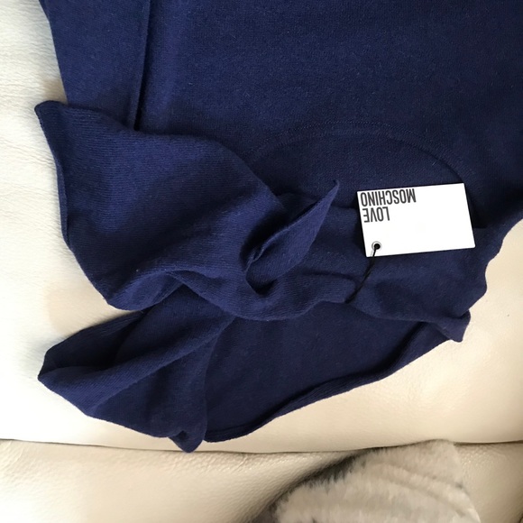 Love ❤️ Moschino Wool Dress - Picture 6 of 16